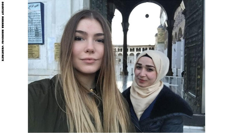 مارینا ناوموڤا له‌گه‌ڵ مامۆستایه‌كی سووری